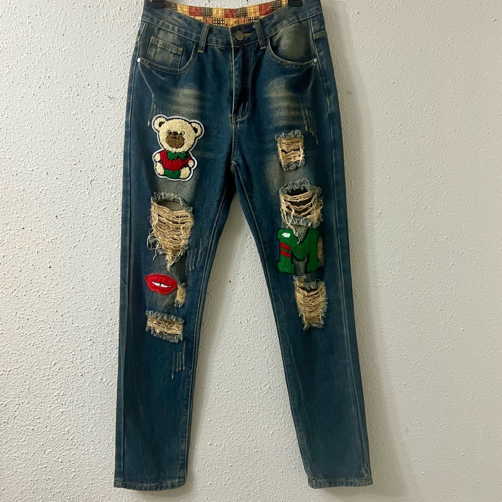 Distressed Men’s Blue Jeans Cartoon Teddy Bear Patch Ripped Size 28 Red Lip
